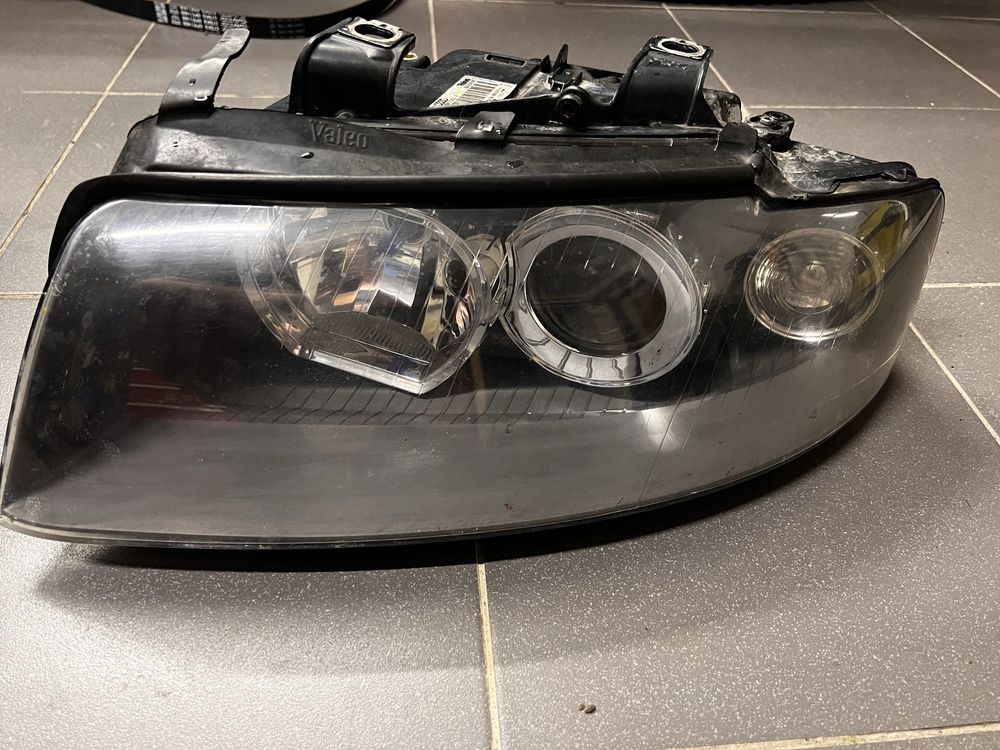 Lampa lewa reflektor lewy Audi A4 B6 ksenon Europa