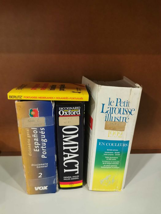 Dicionários / Livros
