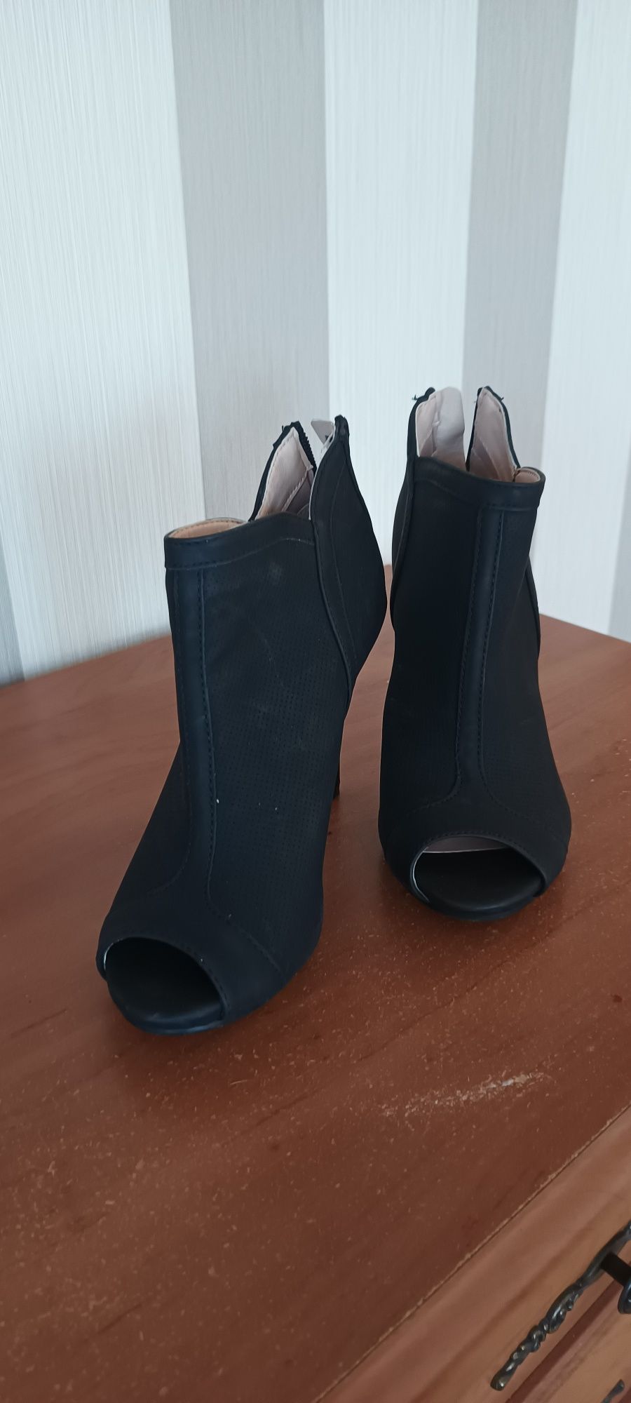 Buty na obcasie 10 cm rozm 36