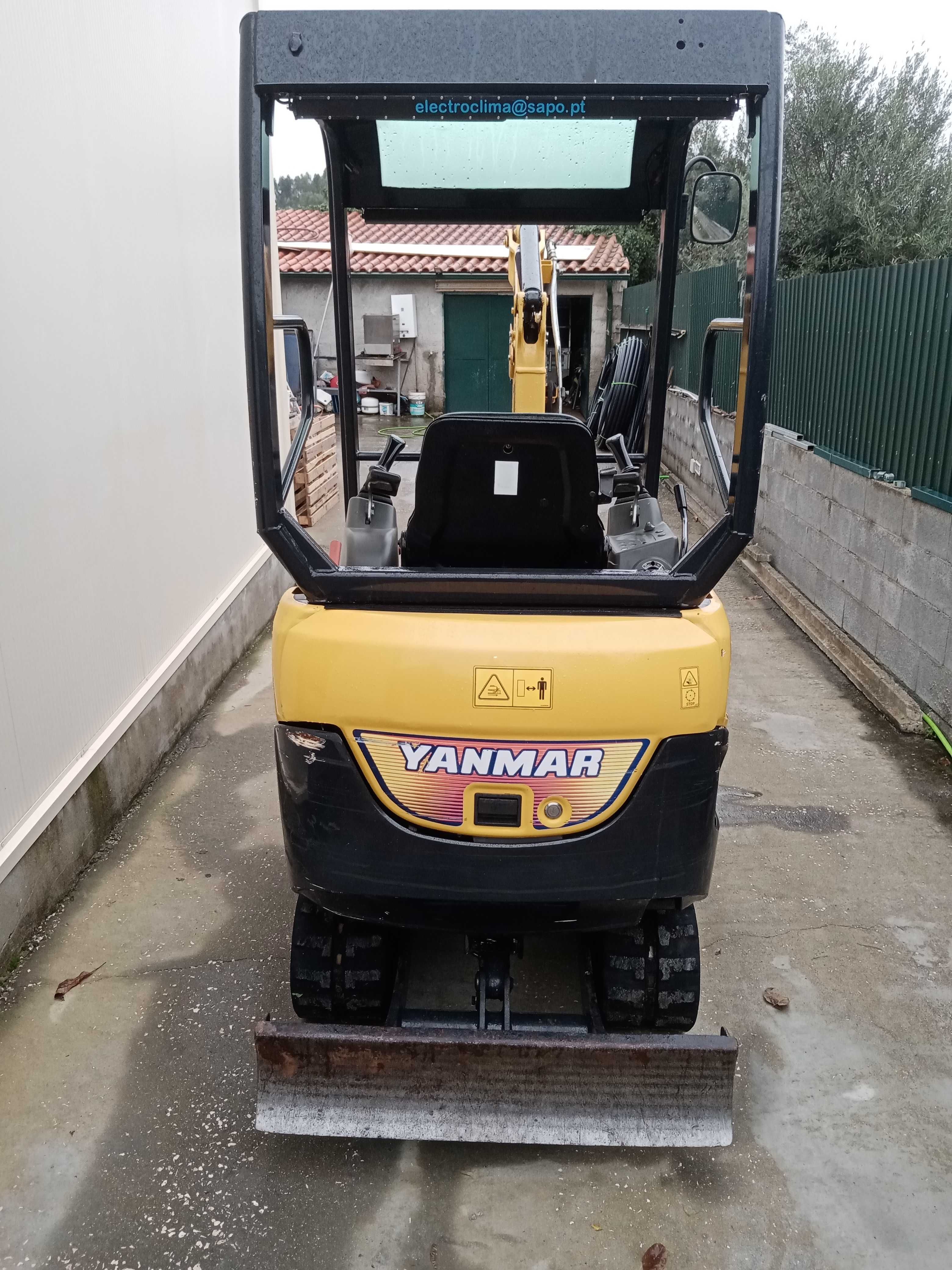 Mini giratória Yanmar vio15 com 2baldes