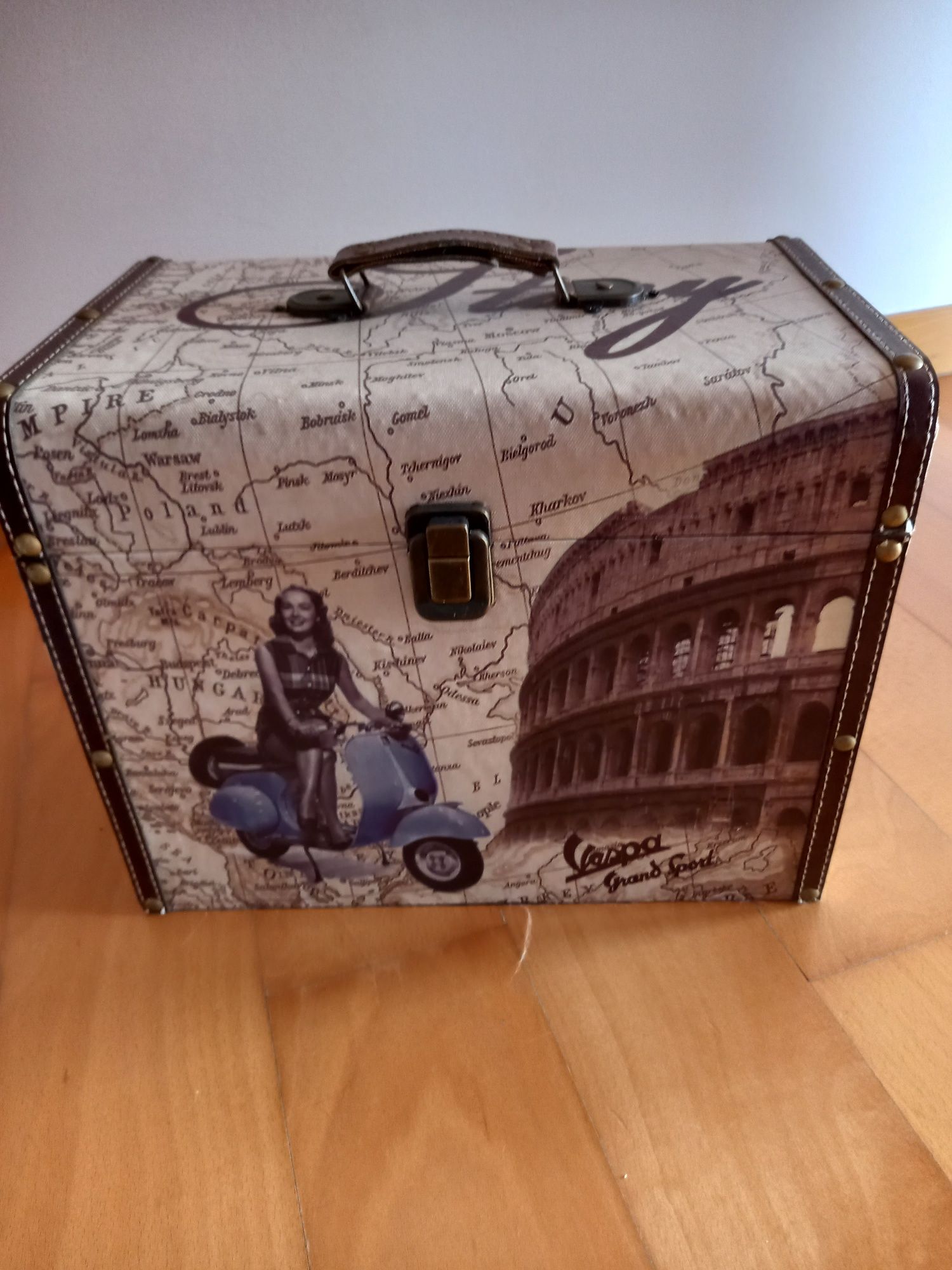 Vendo..2 Malas de Decoração