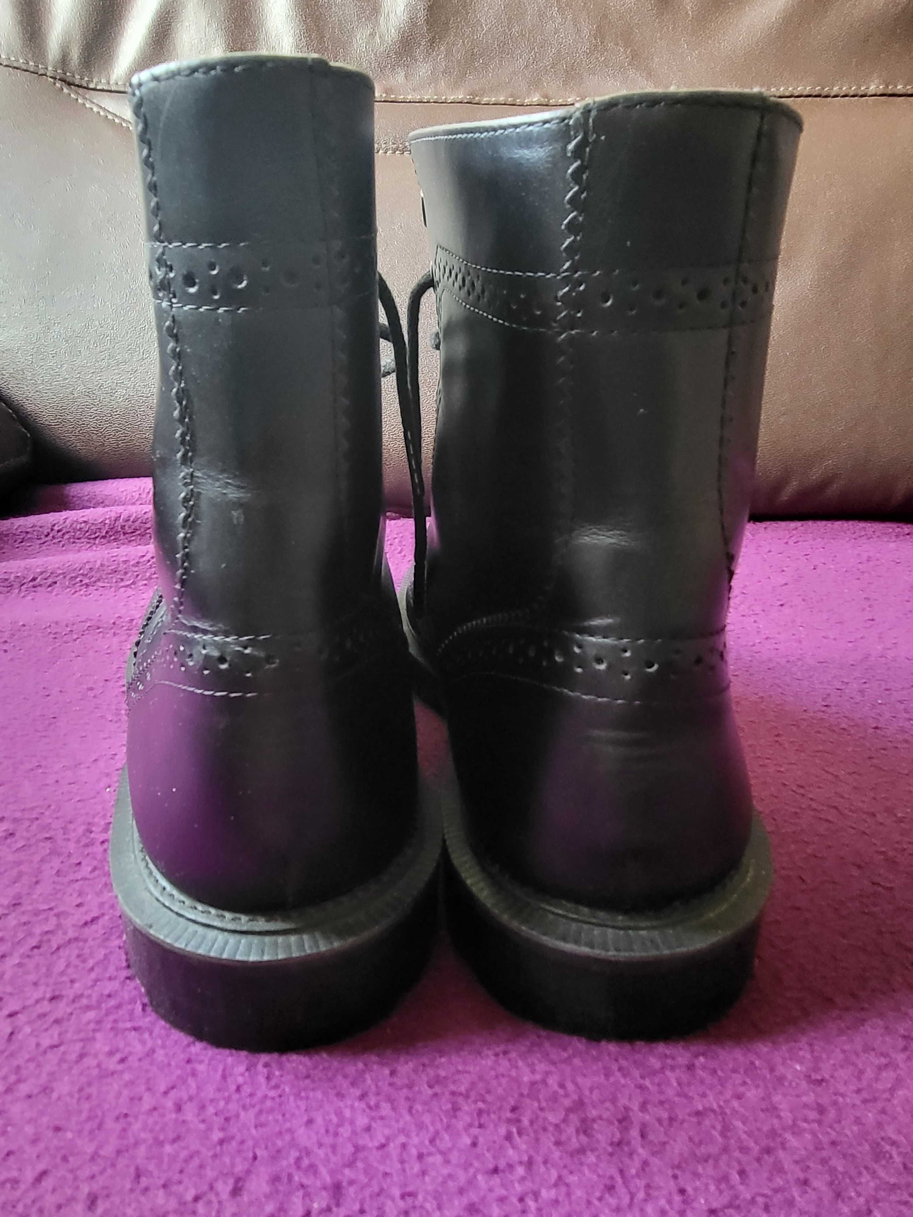 Botas Dr. Martens modelo raro Ormond picotado inglês UK9 EUR 43