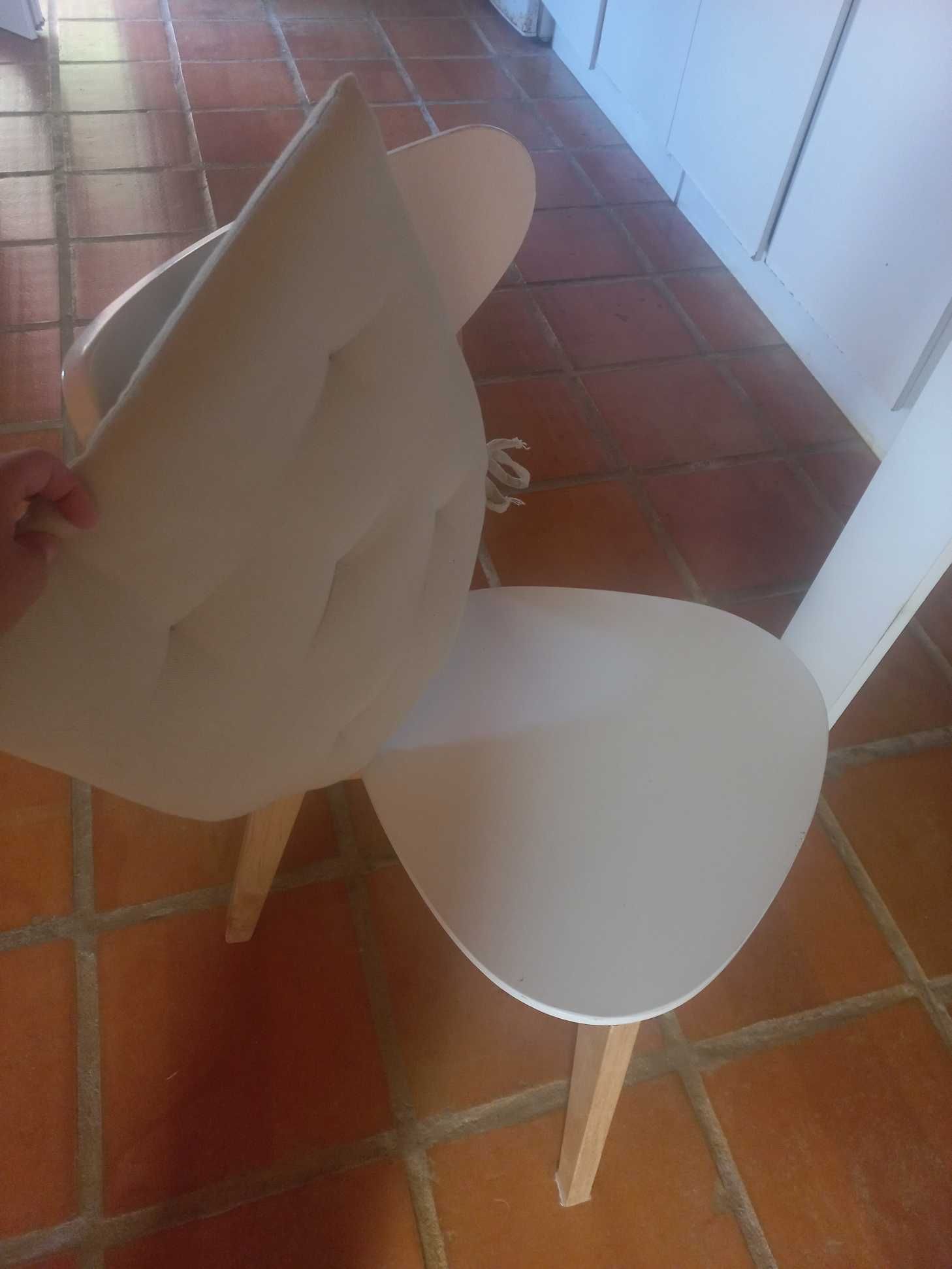 Mesa Extensível de /8 lugares com 4 cadeiras