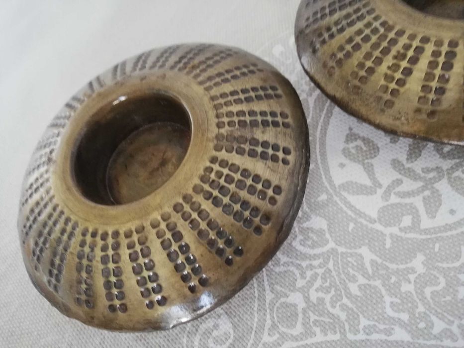 Świeczniki metalowe grawerowane