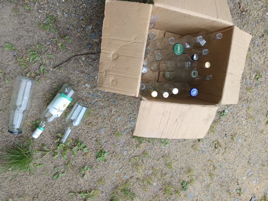 Szklane butelki, karton szklanych butelek