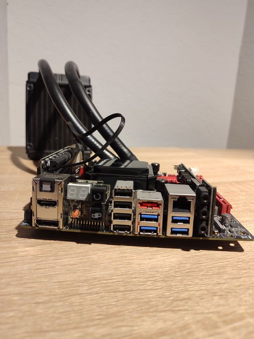 Материнська плата Asus Maximus VI Impact