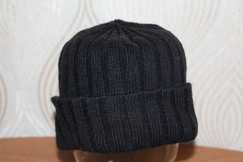 Шапочки деми мальчику разные 7 штук