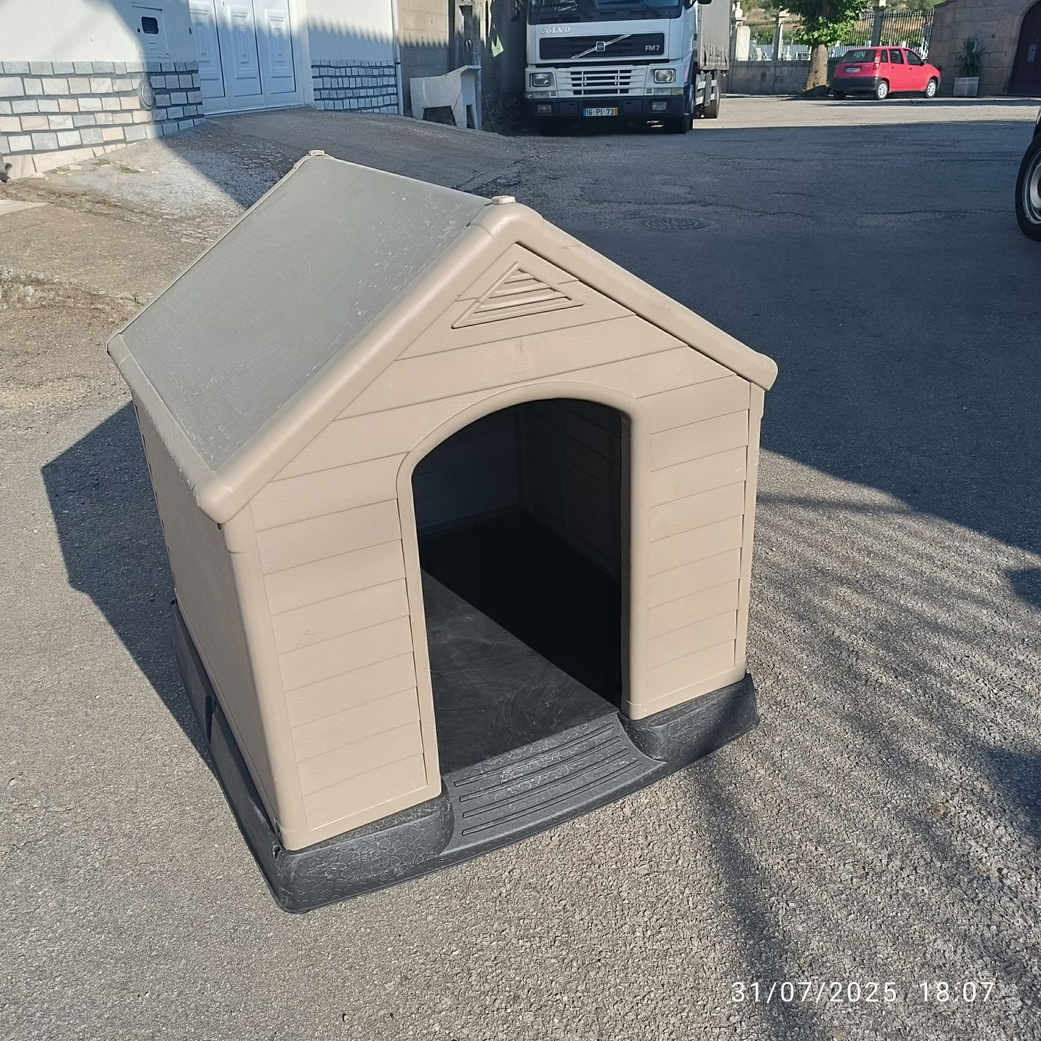 Vendo casota para cães em resina, como nova