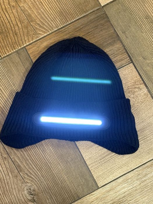 Czapka z latarką i słuchawkami blootoch
