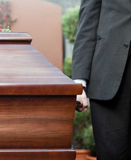 Перенесення труни. Занесення похоронних речей. Винесення труни Рівне