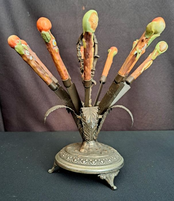 Suporte de facas antigo em casquinha