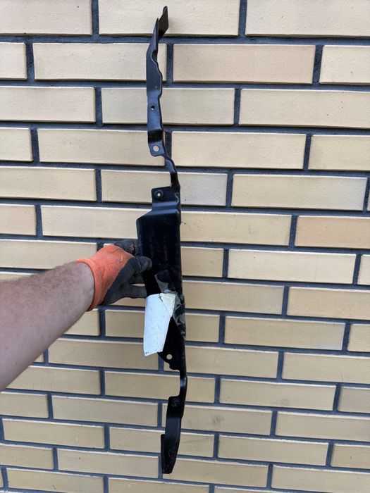 Audi Q5 SQ5 8R wspornik błotnika lewego wspornik lewy