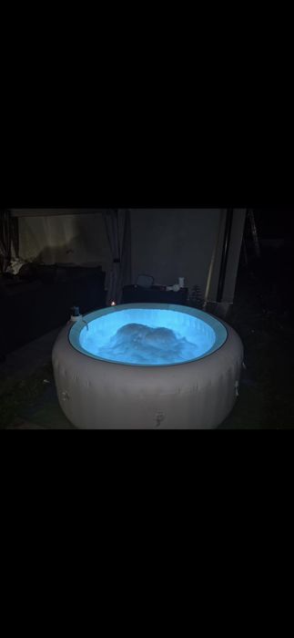 jacuzzi 180 led.