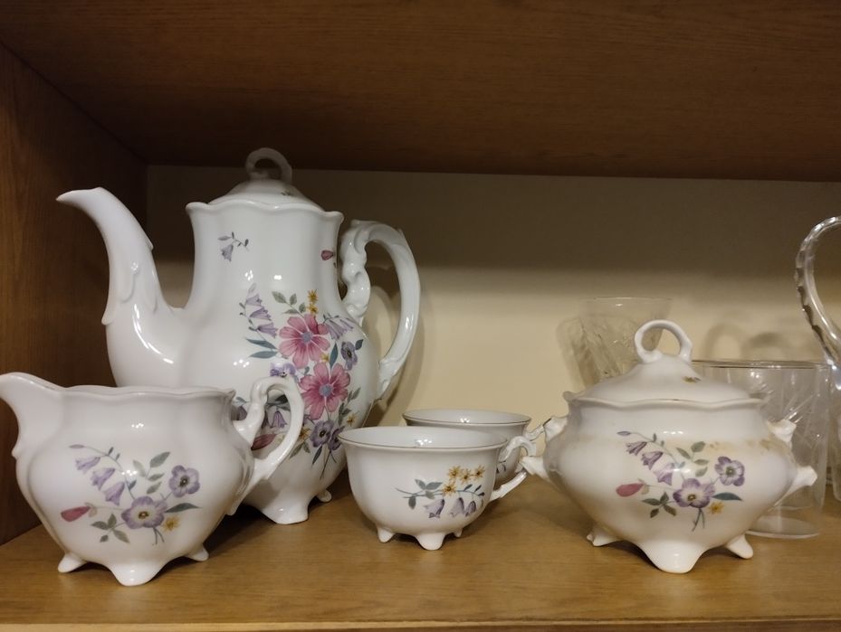 Porcelana Karolina dzbanek, filiżanki, cukiernica