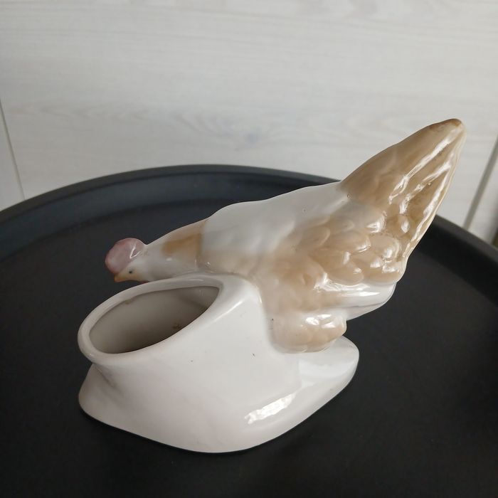 Statuetka "Serwetnik w kształcie kurczaka" porcelana Gorodnicki,.