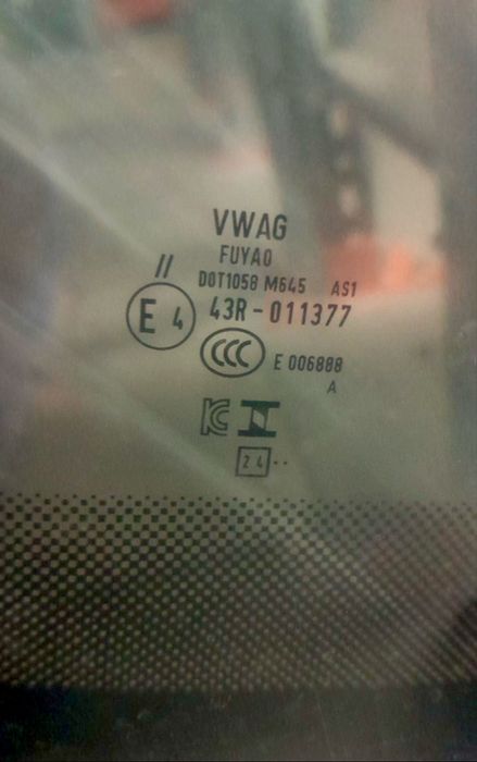 VW ID.UNYX скло лобове, є інші деталі