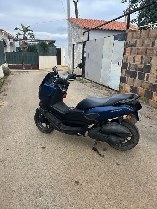 Nmax 125 v1 com alguns extras