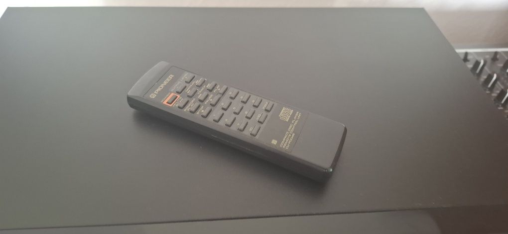 Pioner compact disc player PD 204