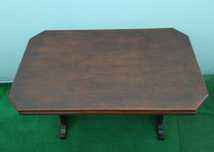 Mesa de jantar castanho + duas cadeiras