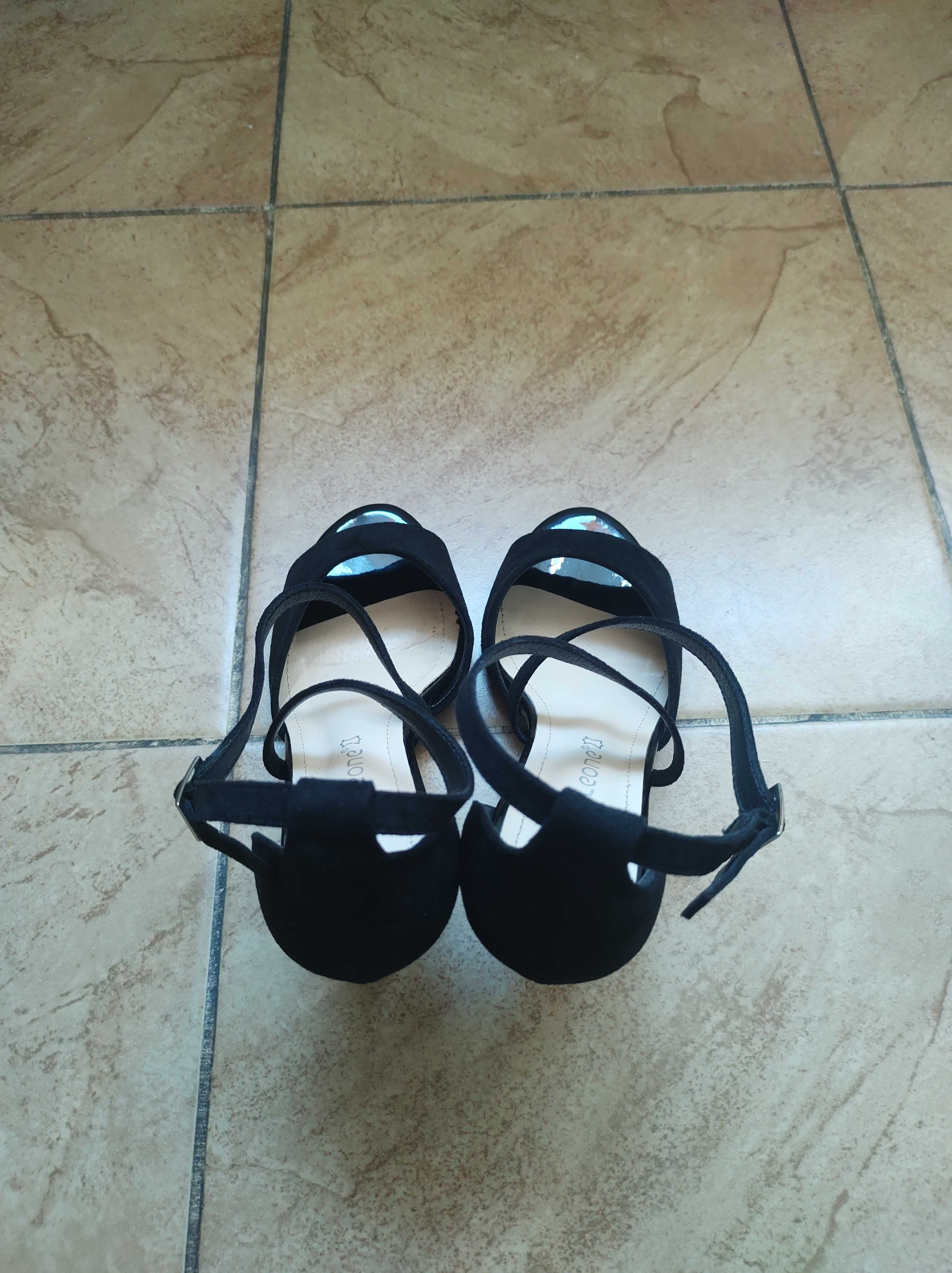 Buty na obcasie nr 38
