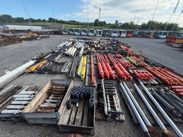 siłownik hydrauliczny do koparki używany