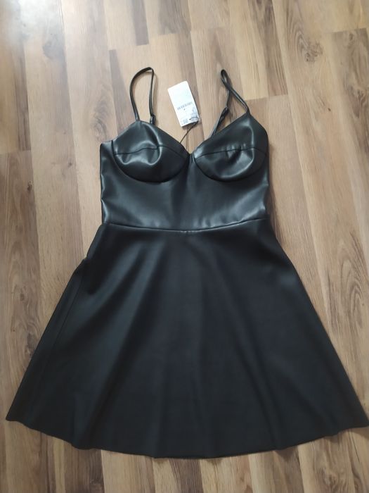 Новый сарафан ЭКО кожа Stradivarius,  платье