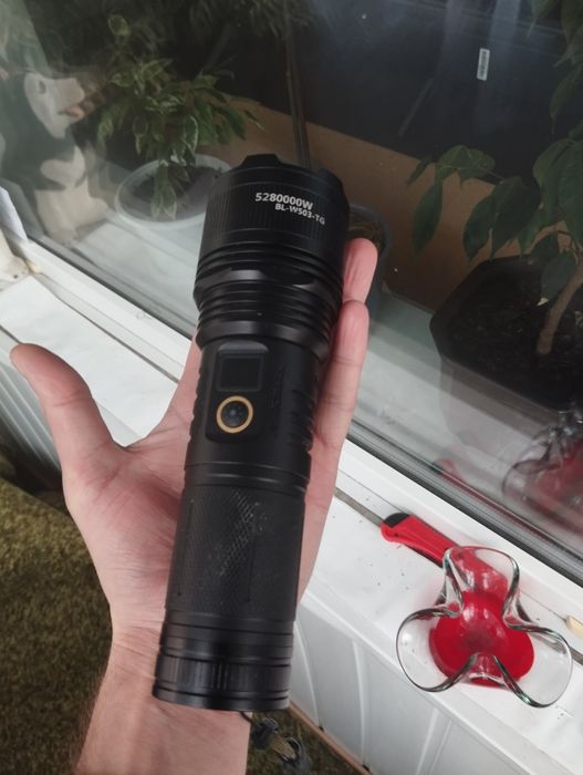 Фонарь мощьний новий