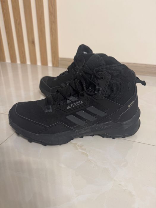 Чоловіче взуття Adidas