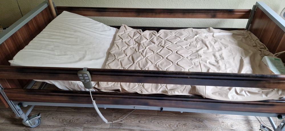 Łóżko Rehabilitacyjne szpitalne + Materac przeciwodleżynowy