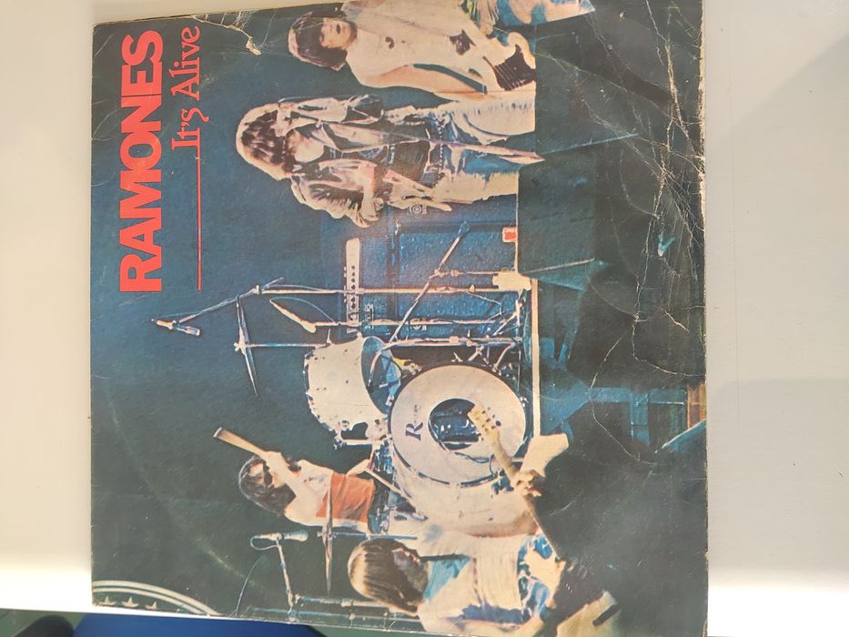 Cd' de vinil com pouco uso