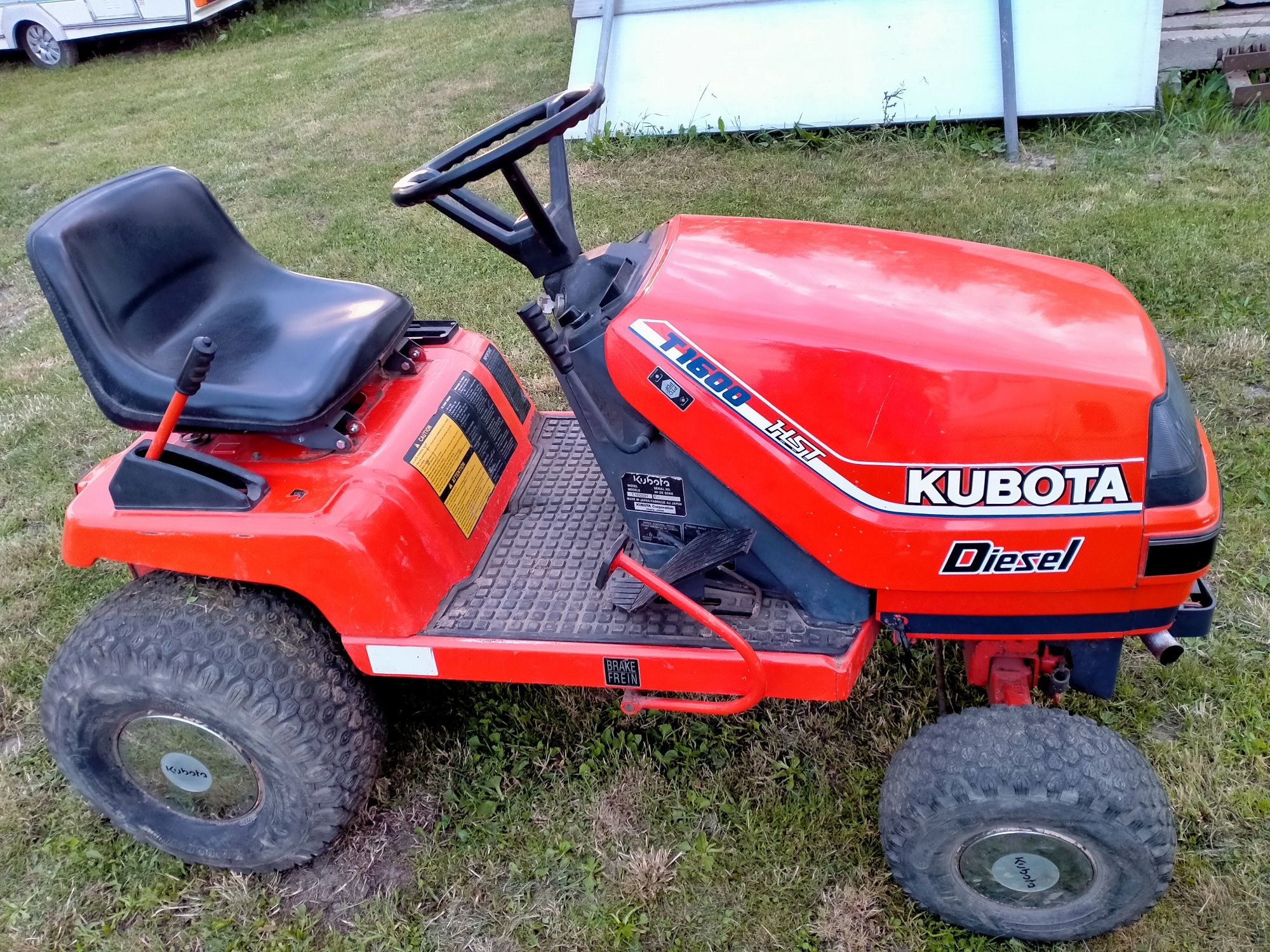 Kubota GST 1600.