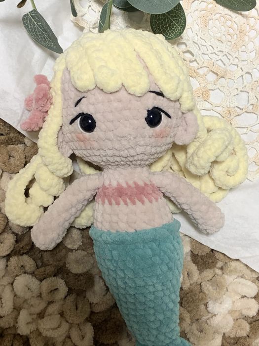 Русалочка вязана іграшка