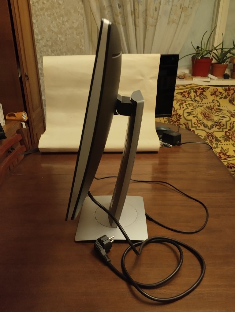 Moнітор HP E 222; 21,5" (Moдель HSTND - 8071 - Q) з кабелями