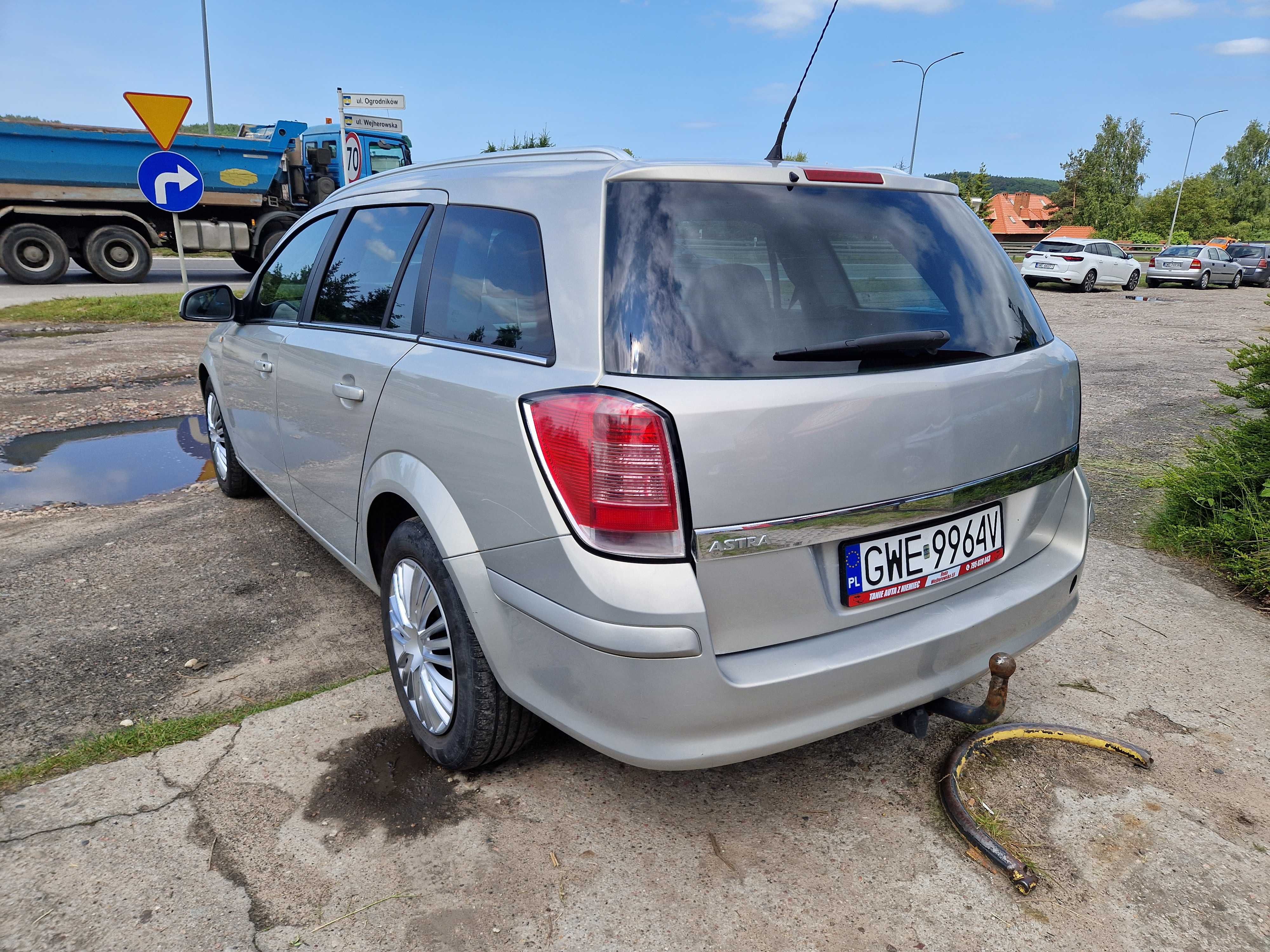 Opel Astra z Danii ! Zarejestrowany ! Benzyna ! 2010 Rok ! Klima !