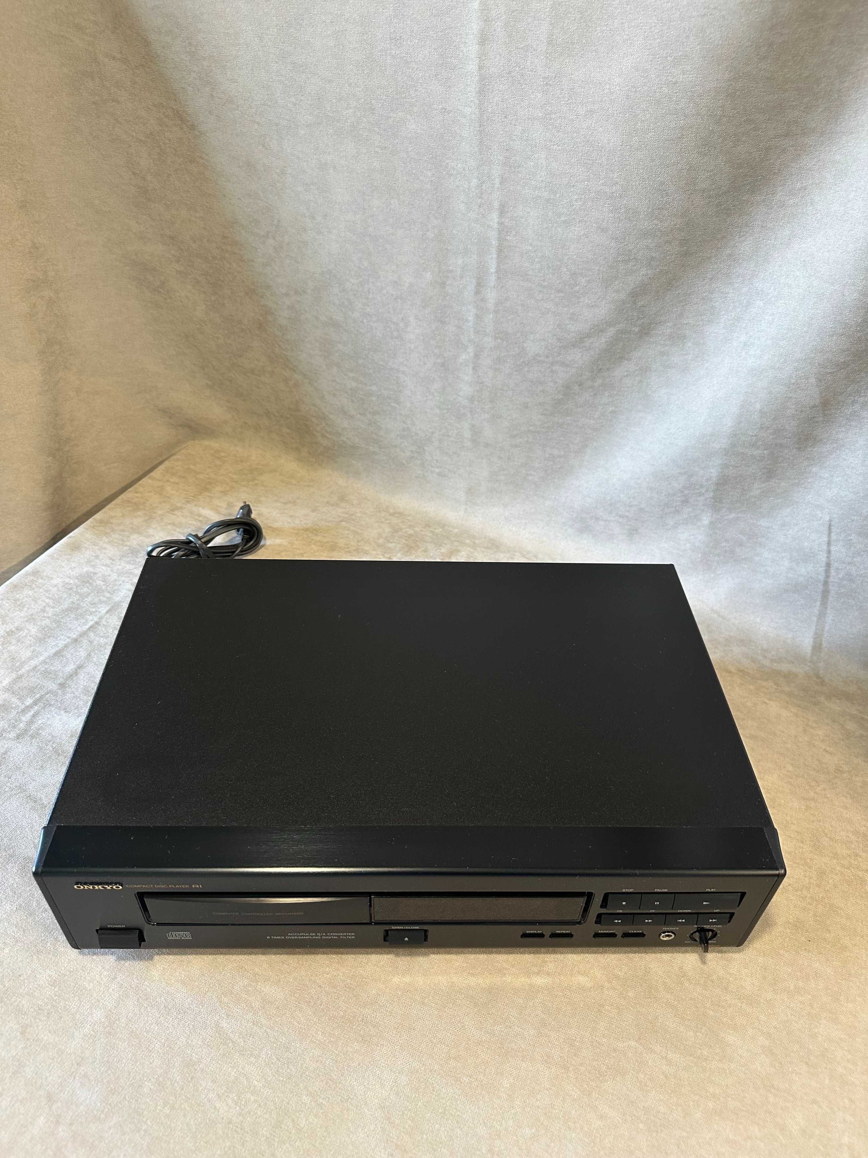Odtwarzacz Płyt CD Onkyo DX 6900 Compact Disc Player