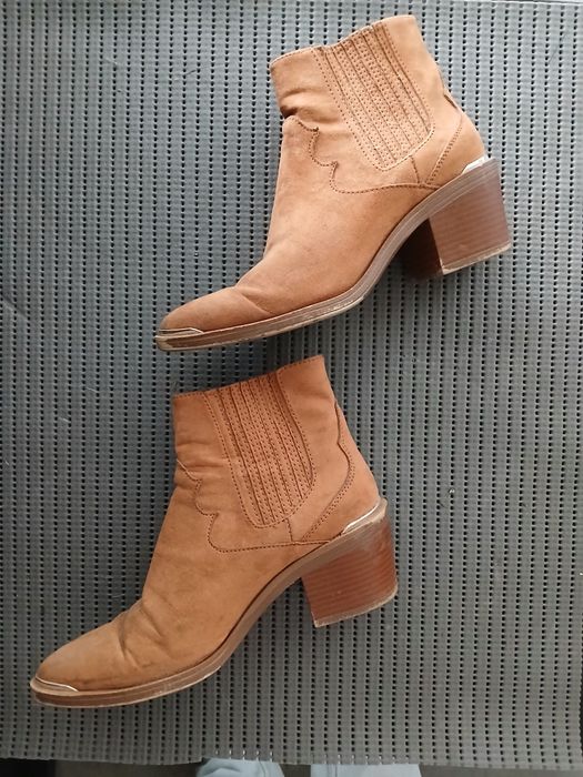 Vários sapatos número 35