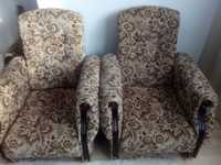 Zestaw wypoczynkowy kanapa fotele pufy w kwiatowy wzór vintage