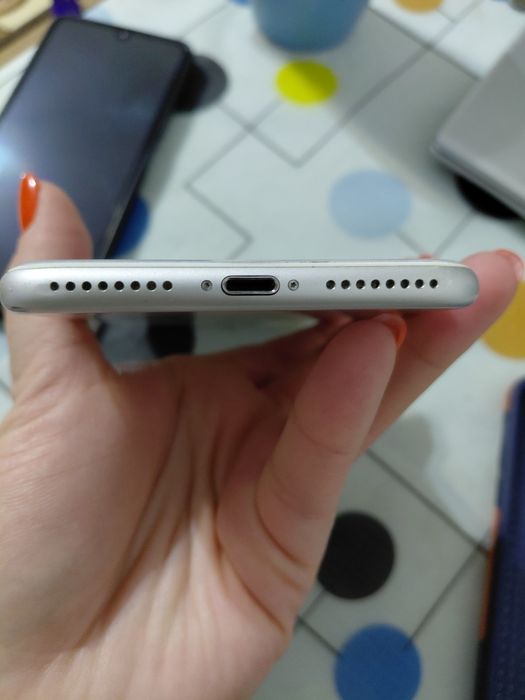 Телефон iPhone 7 plus