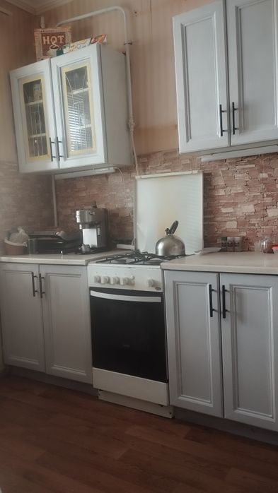 Продаю кухонні меблі б.у. з мийкою. Для дому Чи дачі