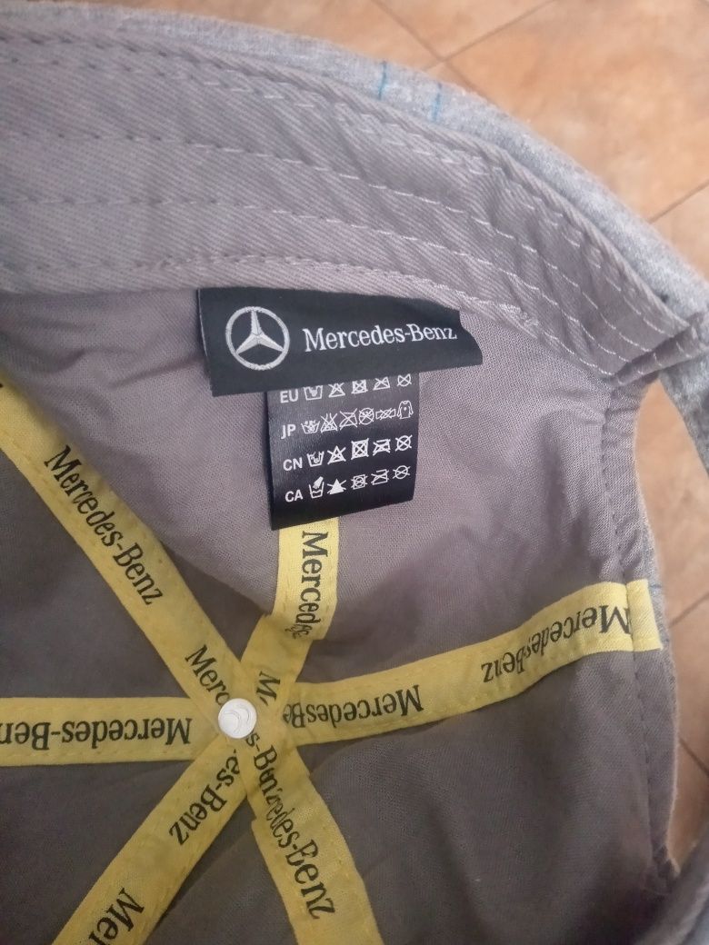 Do sprzedania czapka z daszkiem dziecięca