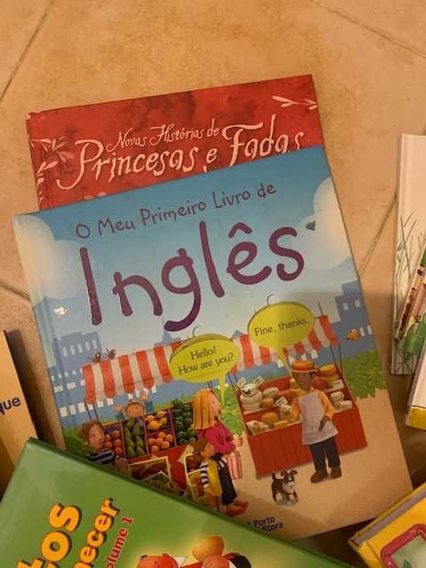 Livros de historias e 1ºlivro inglês para crianças. 23 livros