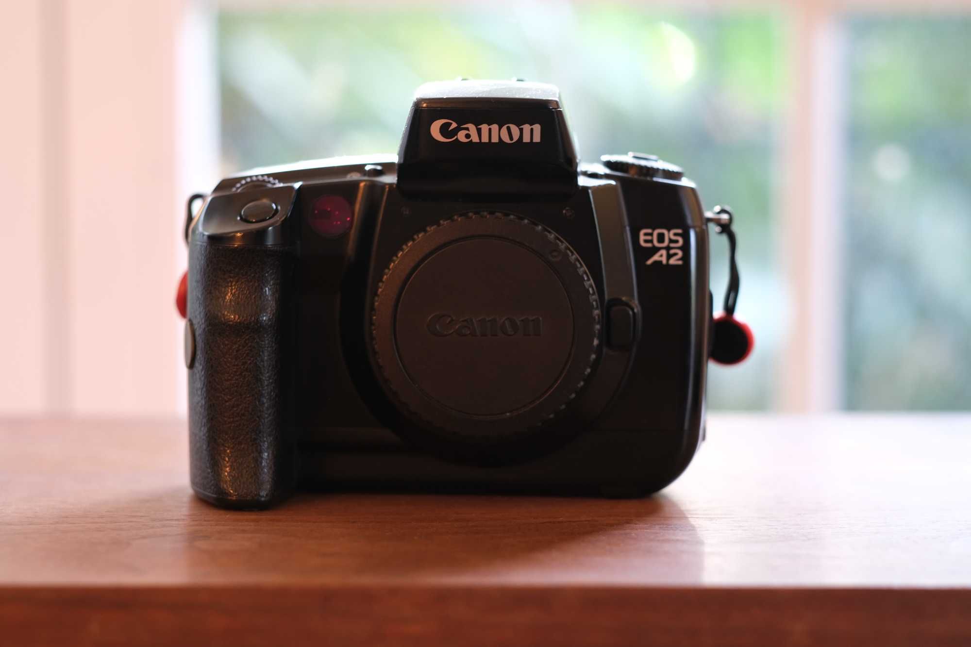 Canon A2 também conhecida como EOS 5 - Câmara Analógica 35mm