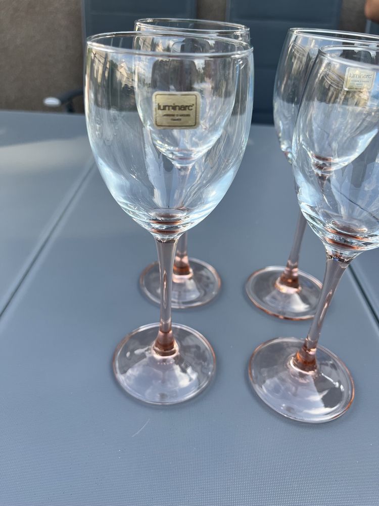 4 kieliszki do wina Luminarc różowe szkło France