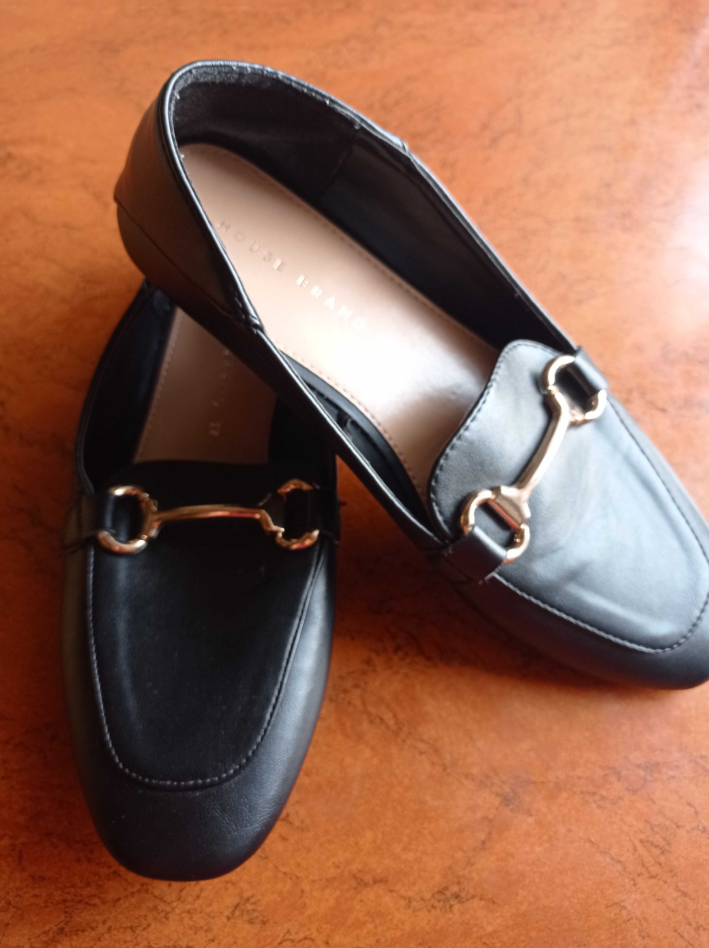 Dziewczęce buty na każdą okazję 37