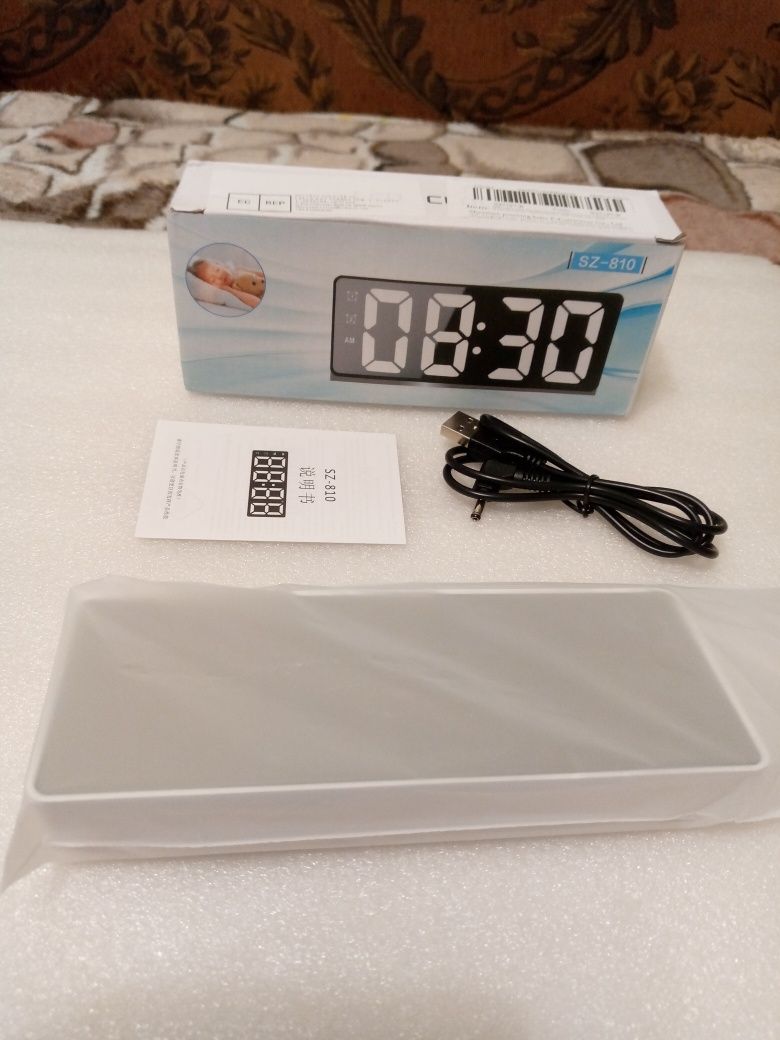 Цифровые часы будильник, с зеркальным дисплеем