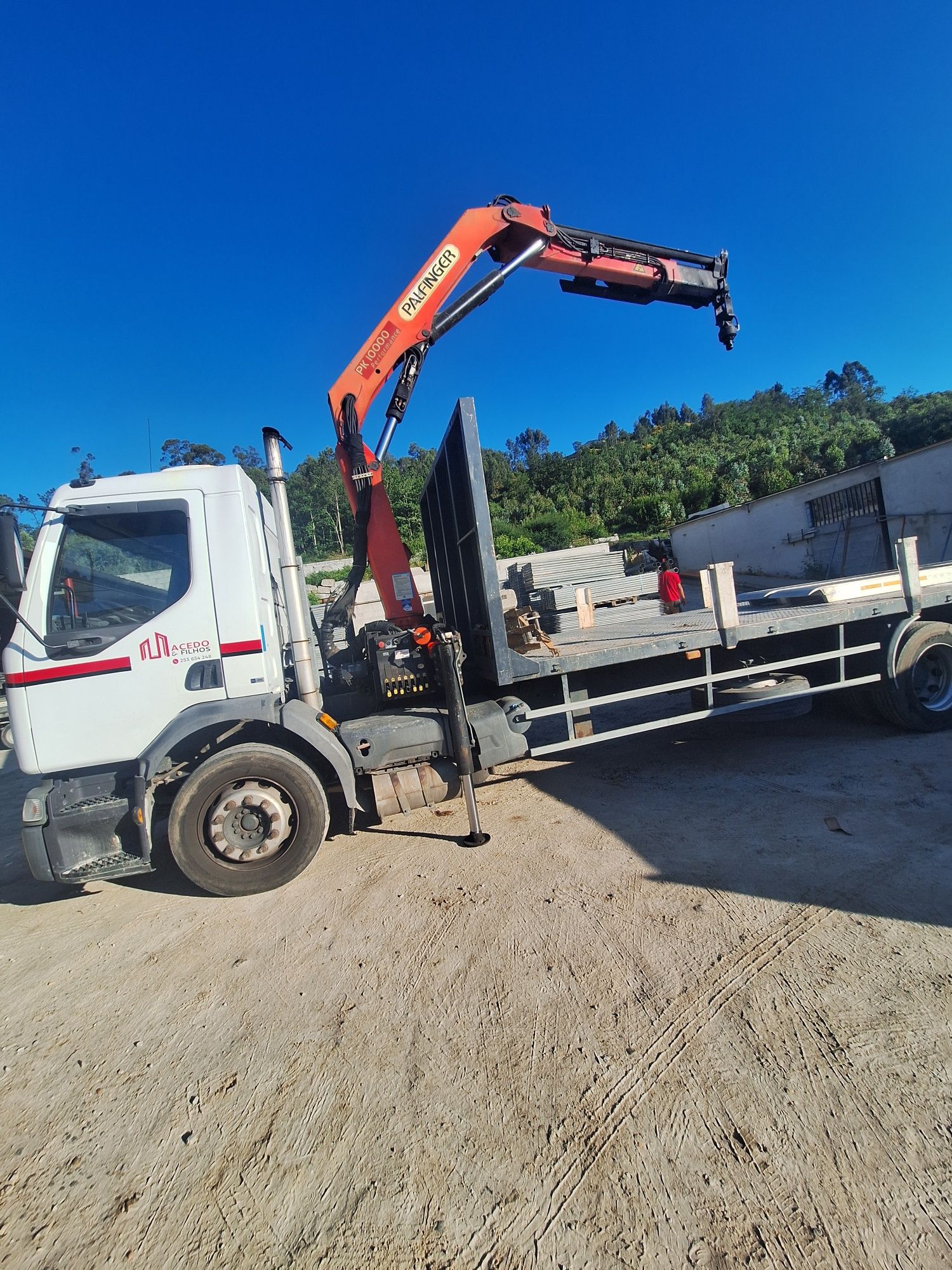 Camiao Renault Premium 200 com grua