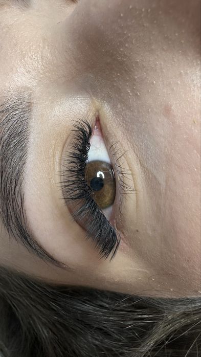 Нарощення та ламінування вій