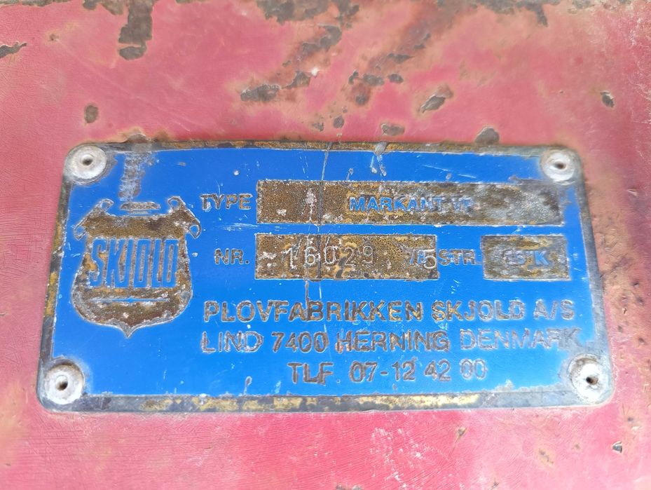 Pług 4 skibowy obrotowy