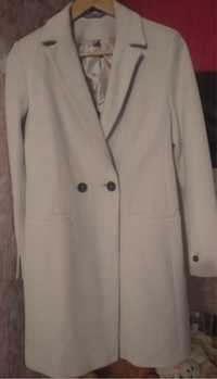 Жіноче пальто  Розмір 42 Колір беж Нове, одягалось 2 рази на фотосесію