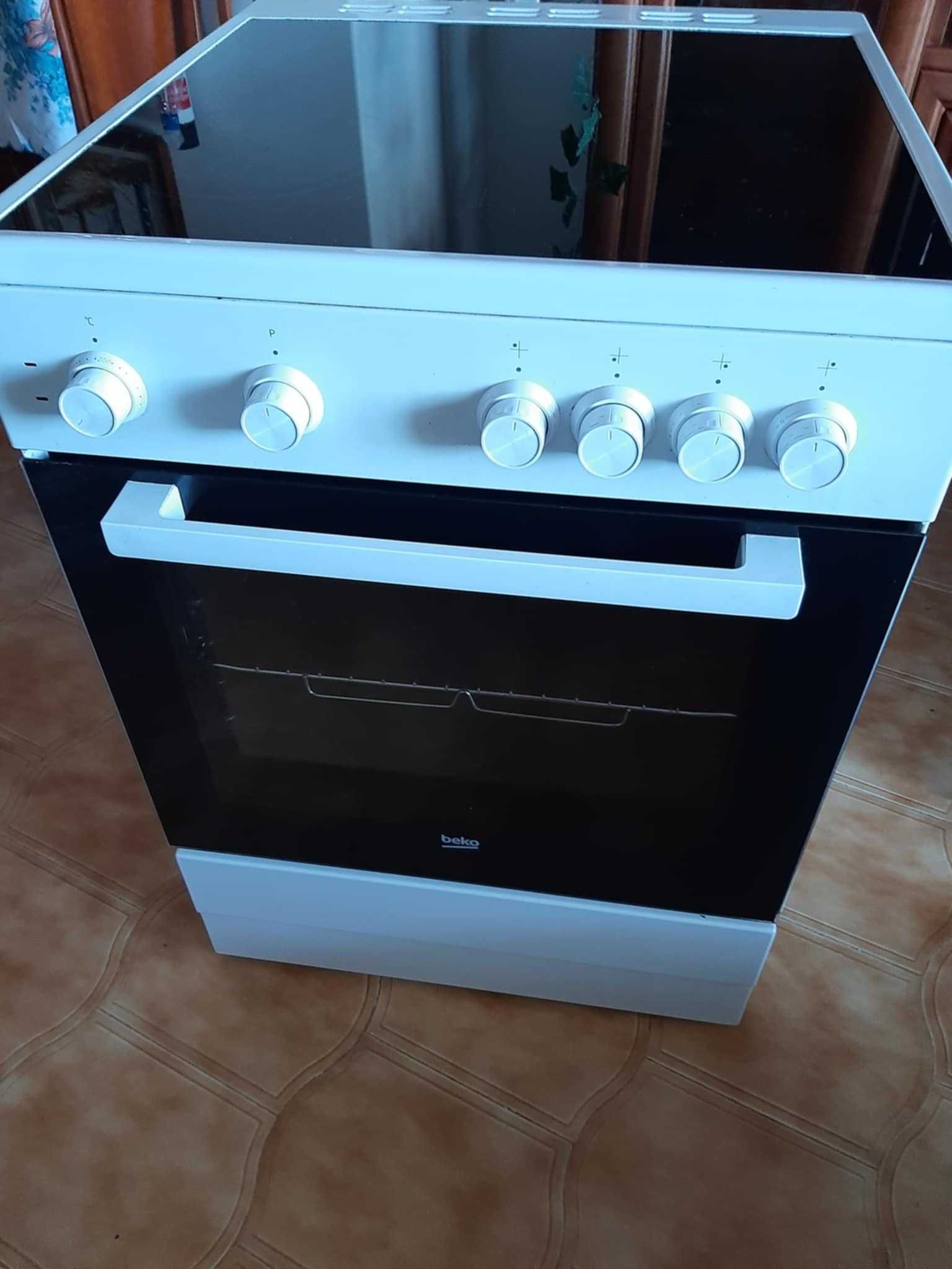 Fogão eléctrico com placa de vitoceramica